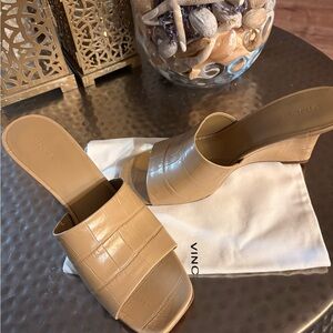 Vince Croc Embossed Pia-2 Wedges size 9.5